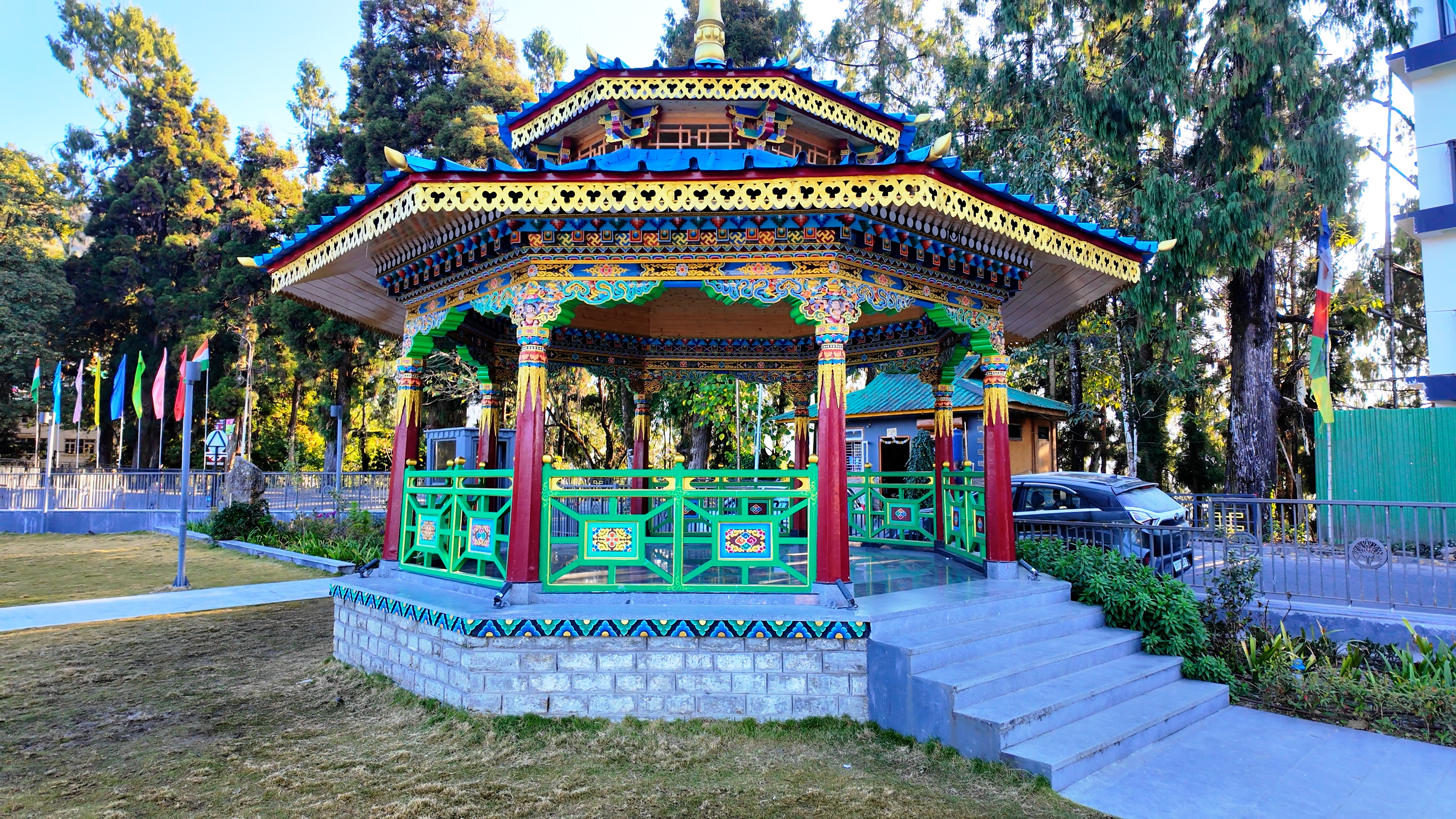 A park with a clear view of Kanchenjunga peak on the way to North Sikkim